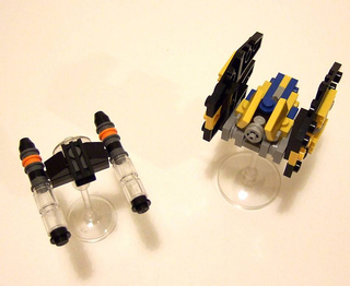 Illustration for article titled Using Hundreds of LEGO Star Wars Mini-Spaceships to Create Huge Battles